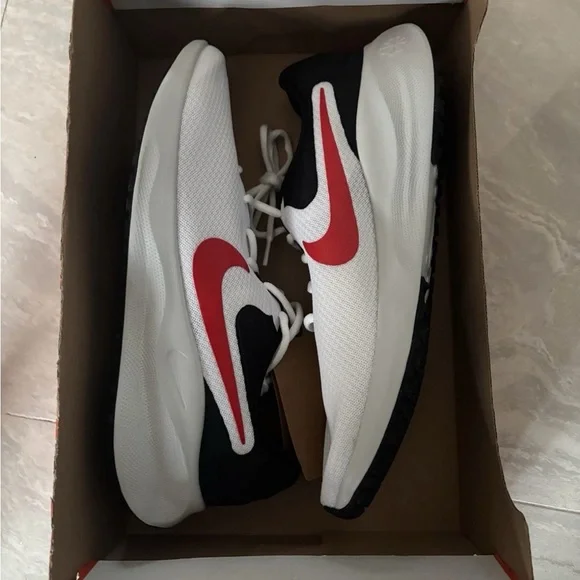Nike White and Red Athletic Shoes men’s running shoe revolution - Picture 7 of 11